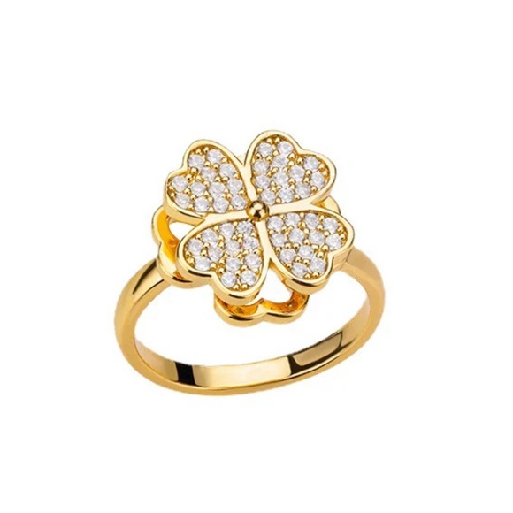 Gold Clover Ring with Crystals Anxiety Ring

Spinning ring - Picture 7 of 7